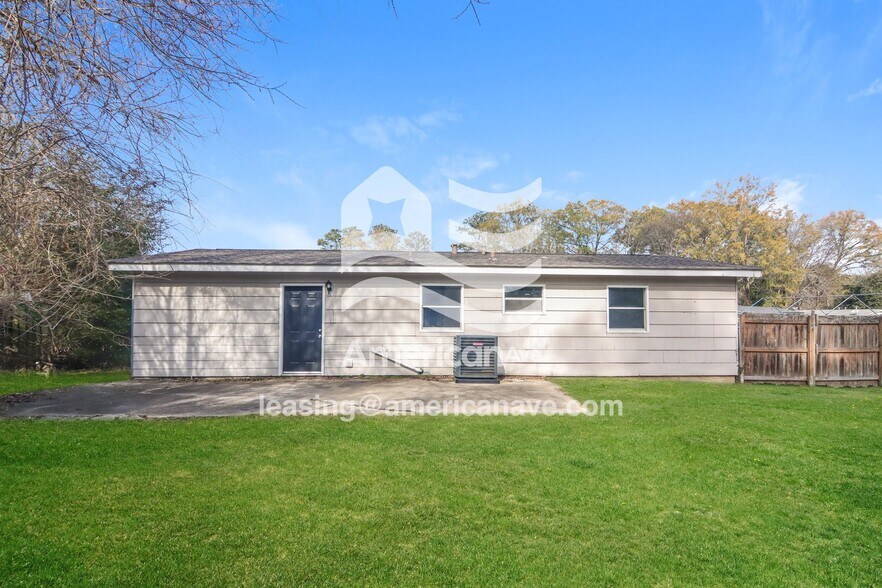 Building Photo - 4202 Snellings Dr