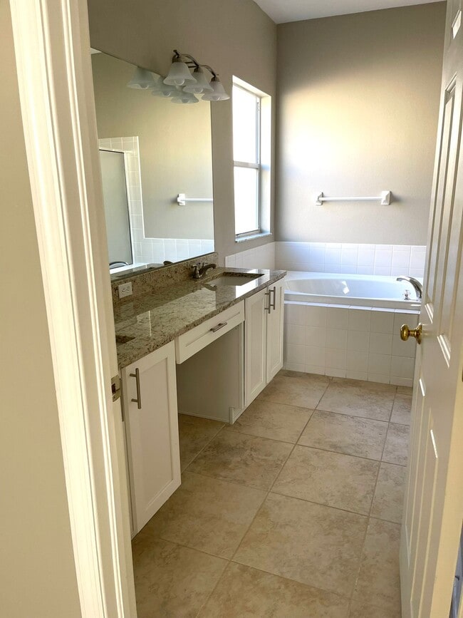 Building Photo - 1219 Halapa Way