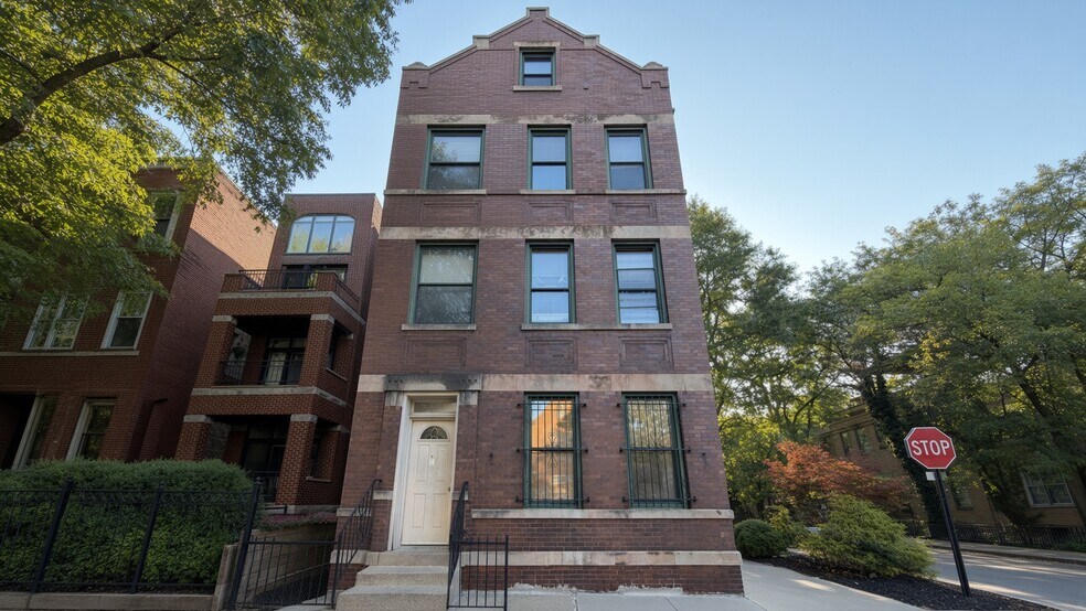 Building Photo - 2301 N Leavitt St