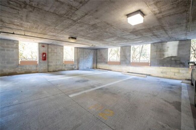 Building Photo - 3 BEDROOM TO 2 BATH SPACIOUS CONDO