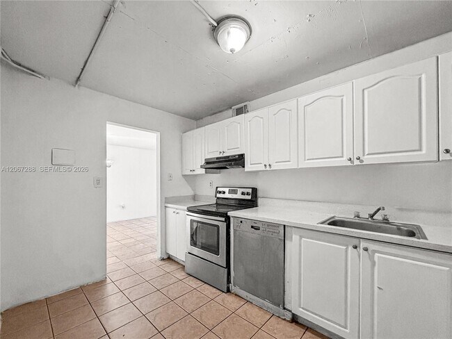 Building Photo - 1800 Sans Souci Blvd