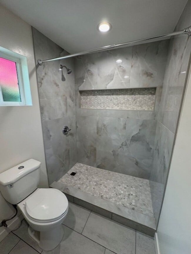 Building Photo - Modern-Brand New back house