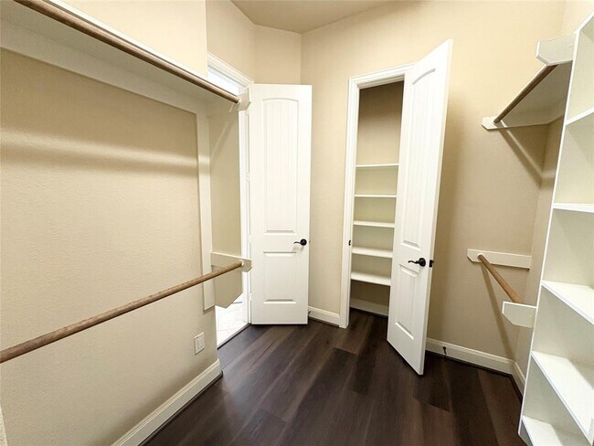 Building Photo - 21346 Huron Bend Dr