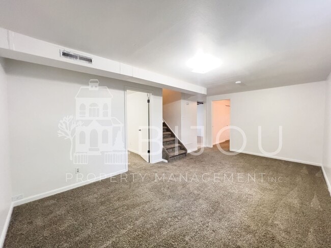 Building Photo - Lovely Four Bedroom