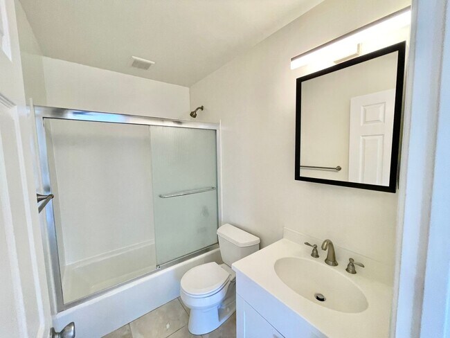 Building Photo - Potrero Hill 1 BR/1BA -  Parking, Laundry,...