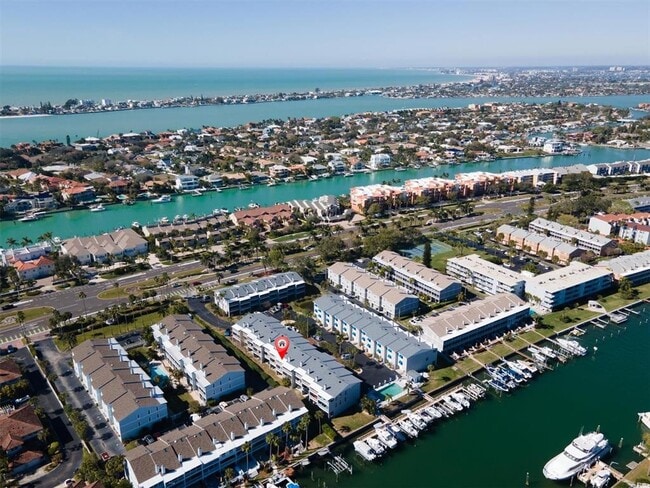 Building Photo - 745 Pinellas Bayway S