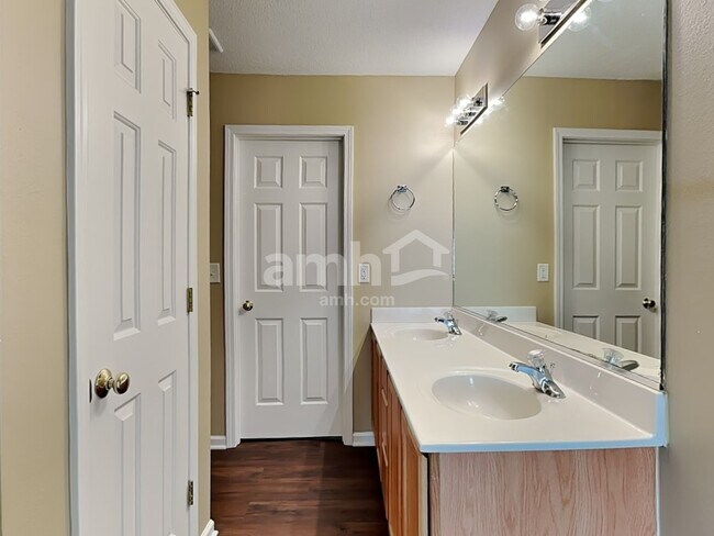 Building Photo - 836 Stockport Way