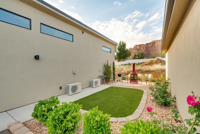 Building Photo - Unfurnished Property!