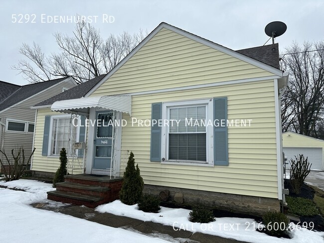 Primary Photo - Cozy Lyndhurst Bungalow