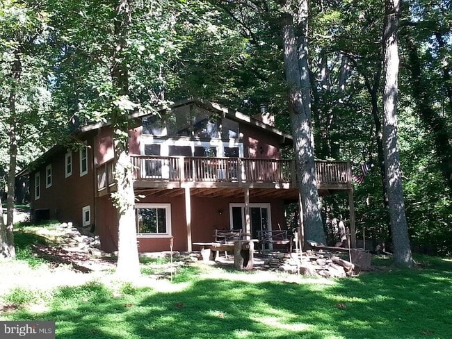 Building Photo - 1601 Summit Dr