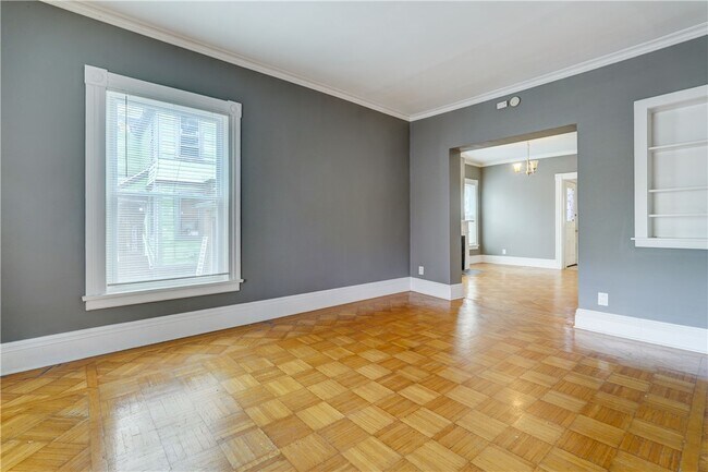 Building Photo - 745 University Ave