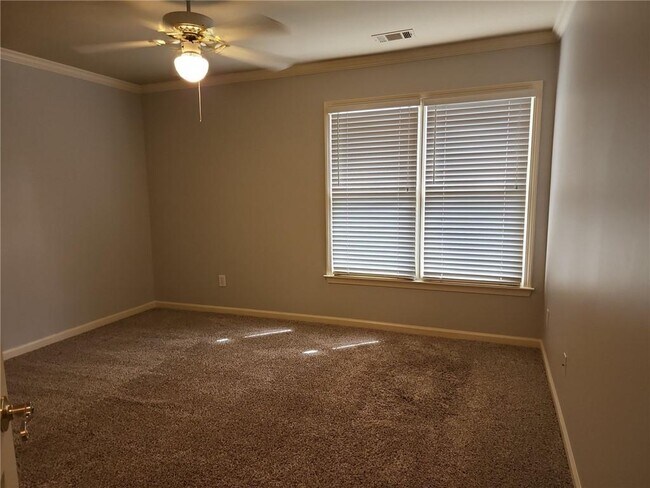 Building Photo - 606 Villa Estates Ln