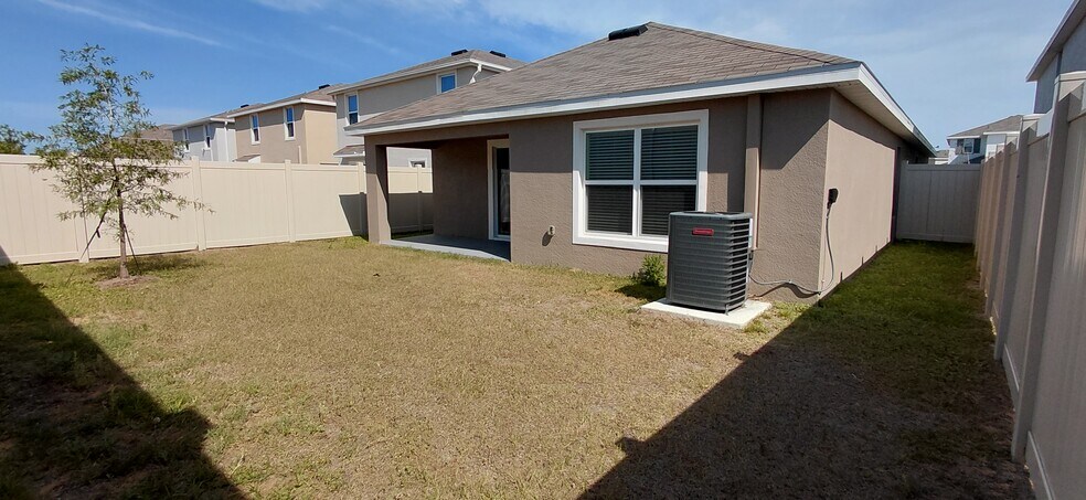 Building Photo - 36171 Sunflower Hill Dr