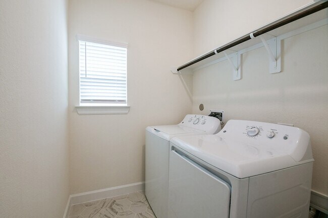 Building Photo - 11416 Lucky Fls Dr