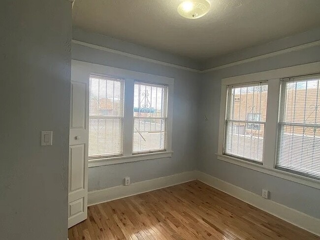 Building Photo - 322 N Cherry Ave