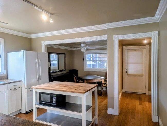 Building Photo - 411 1st St