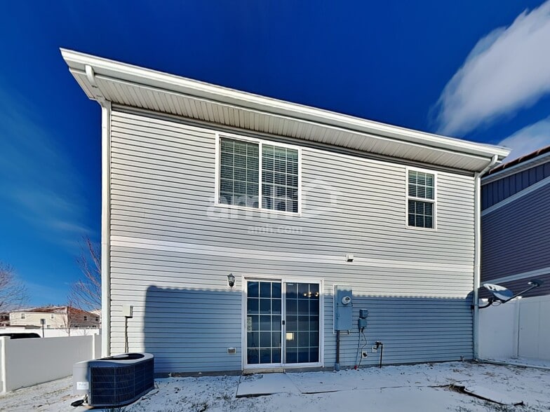 Building Photo - 19904 Robins Dr