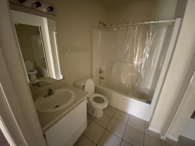 Building Photo - 1091 N Lion Cub Point