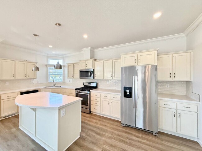 Building Photo - 80 Huntington St