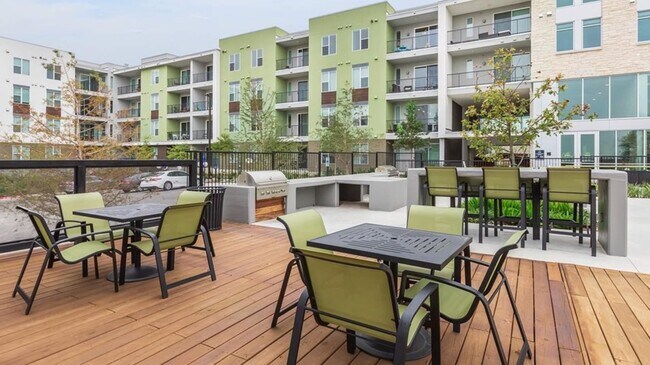Building Photo - 4711 E Riverside Dr