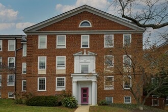 Building Photo - Updated 1BR in Iconic McLean Gardens is the Urban Retreat You've Been Looking For!