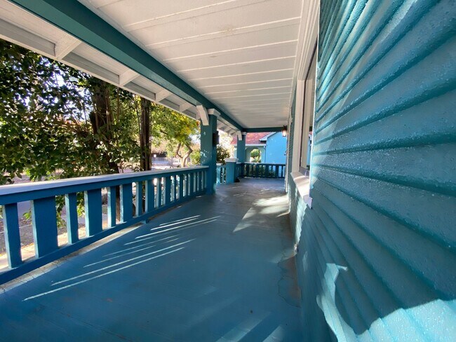 Building Photo - 3 Bed | 2 Bath | McKinley Park Area — $3,375/Month
