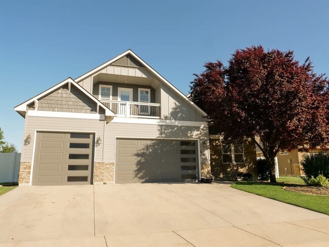 Building Photo - 151 Cub St W