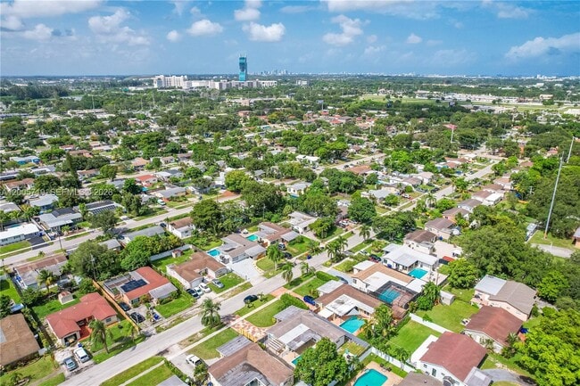 Building Photo - 6452 Custer St