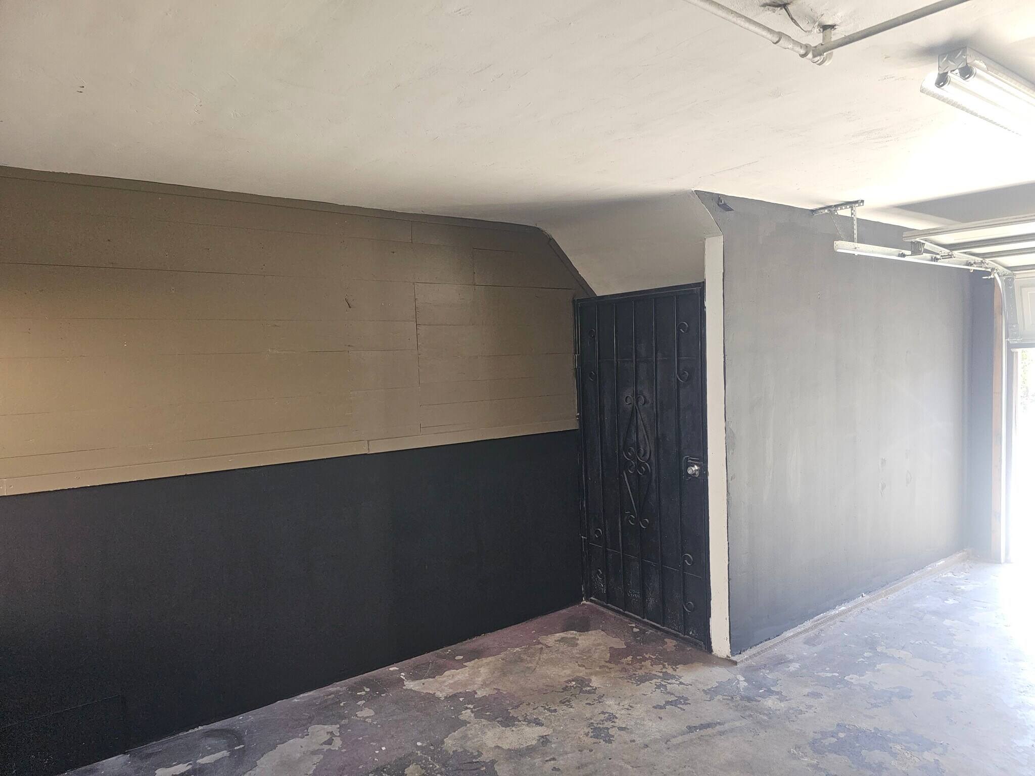 Building Photo - 1448 S Dunsmuir Ave