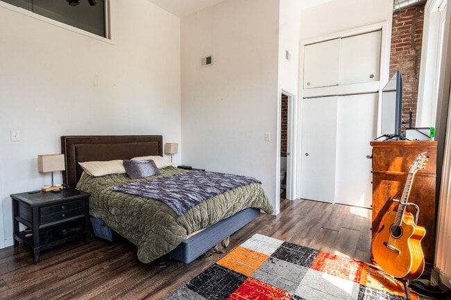 Building Photo - Spacious 2 Bedroom/2 Bath in Lawrenceville