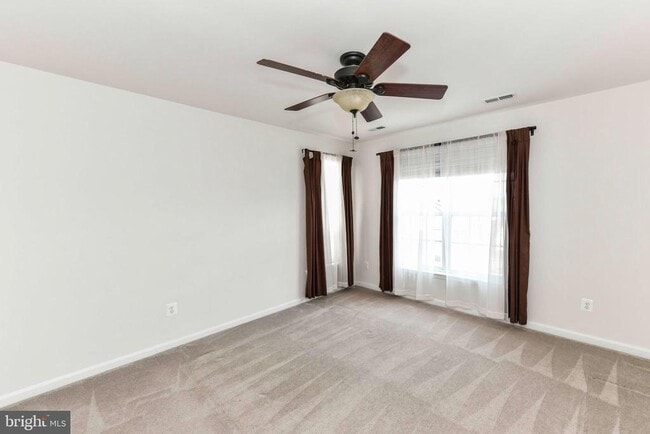 Building Photo - 13592 Village Green Dr