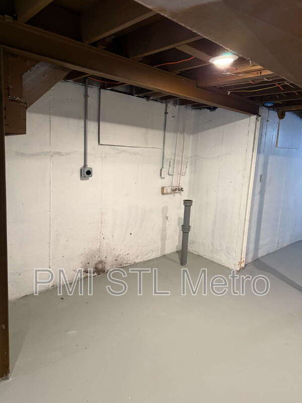 Building Photo - 10870 Spring Garden Dr