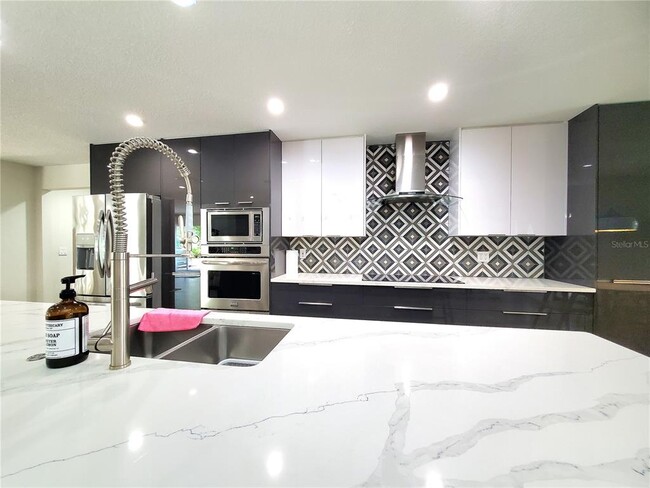 Building Photo - 6522 Hidden Beach Cir