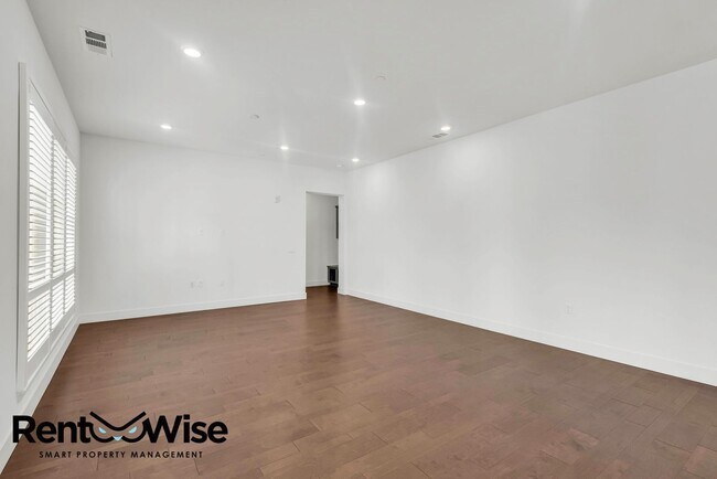 Building Photo - 390 Riesling Ave