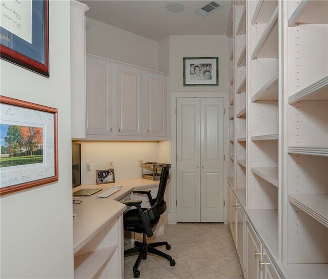 Building Photo - 4776 Stonebriar Cir