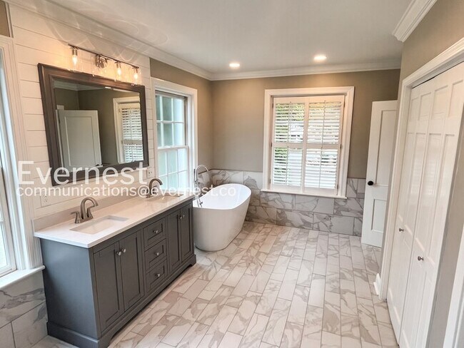 Building Photo - 109 Mayfair Rd