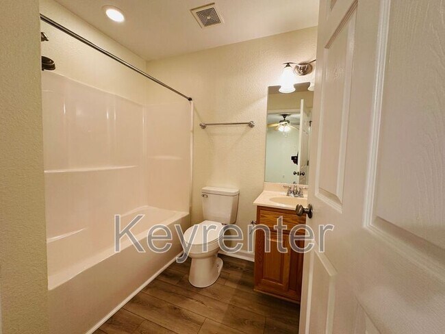 Building Photo - 846 Blue Spruce Way