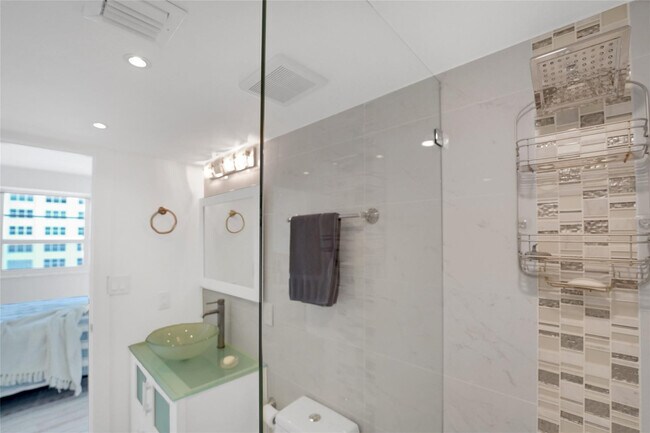 Building Photo - 3430 Galt Ocean Dr