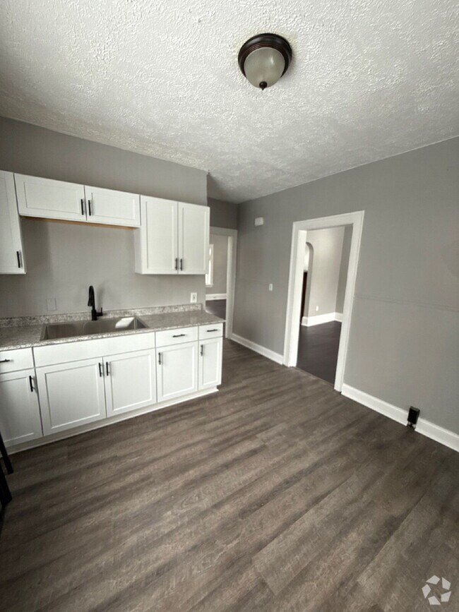 Building Photo - "Charming 3-Bed, 1.5-Bath on East 124th"