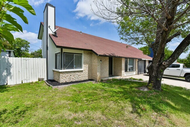 Building Photo - Charming 3-Bedroom Home in Heritage Home