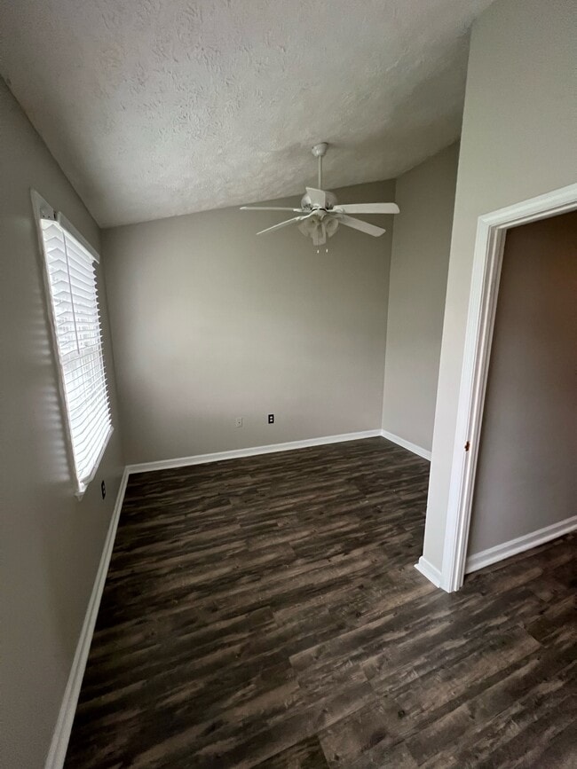 Building Photo - 644 Beaverview Dr