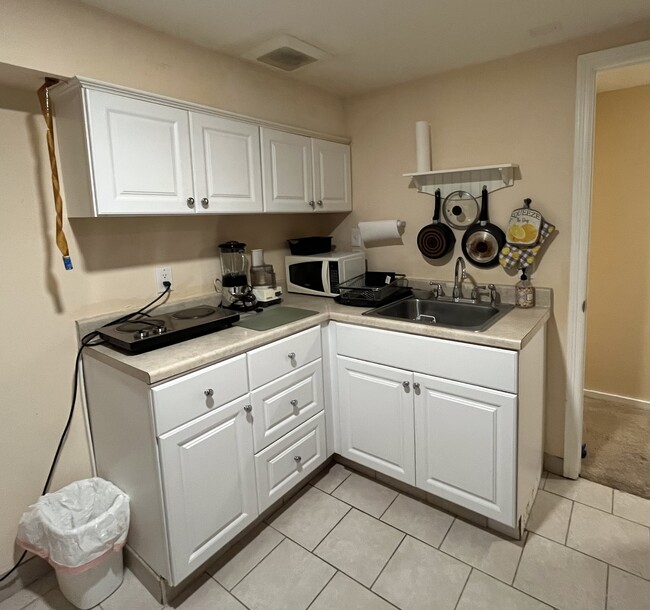 Kitchenette. - 2669 Juniper Ave