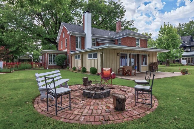 Building Photo - Move In Ready! 5 bedroom 3.5 bath near Was...