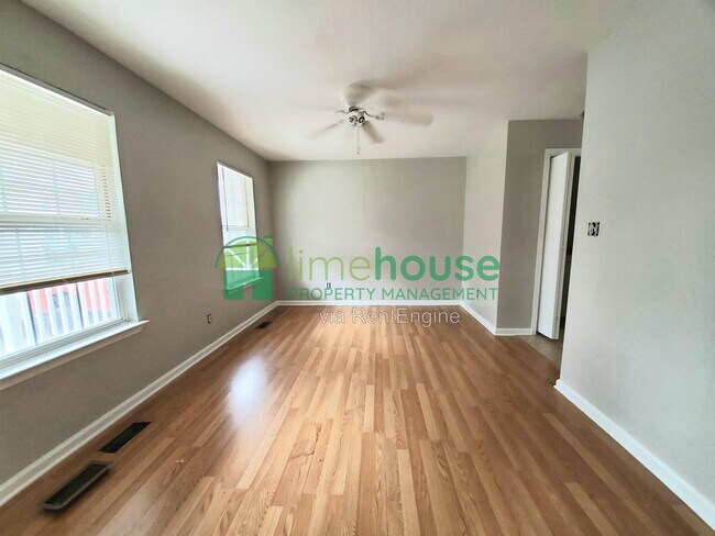 Building Photo - 420 W 30th St