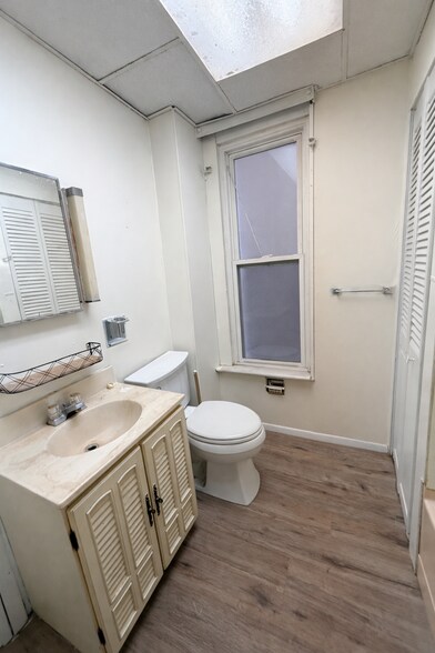 Building Photo - 166 5th Ave