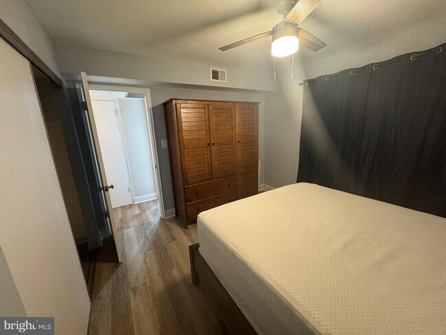 Building Photo - 2107 N Scott St