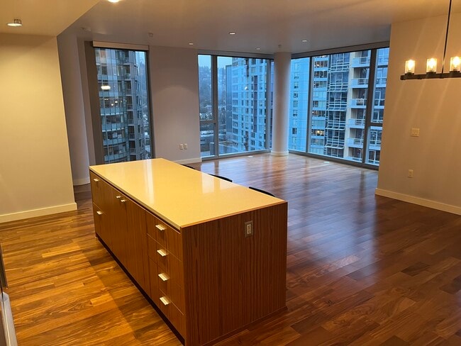 Building Photo - 841 S Gaines St