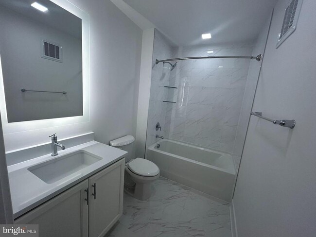 Building Photo - 701 N Henry St