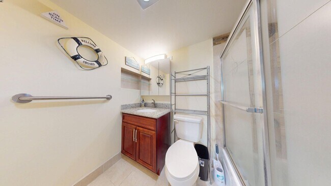 Building Photo - 1 BR 1.5  BEACH-THEMED ABODE- Century Vill...
