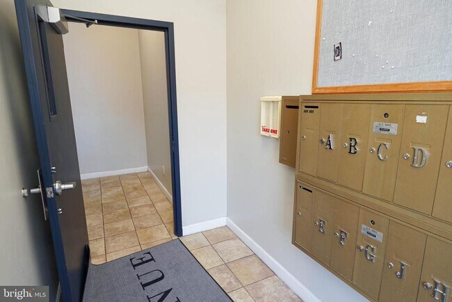 Building Photo - 10 N Pennsylvania Ave